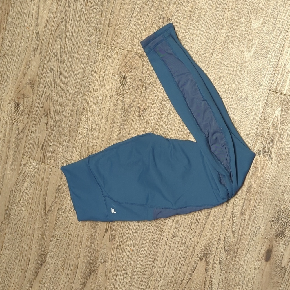 This listing is for a pair of size small fabletics power hold leggings - Picture 1 of 4